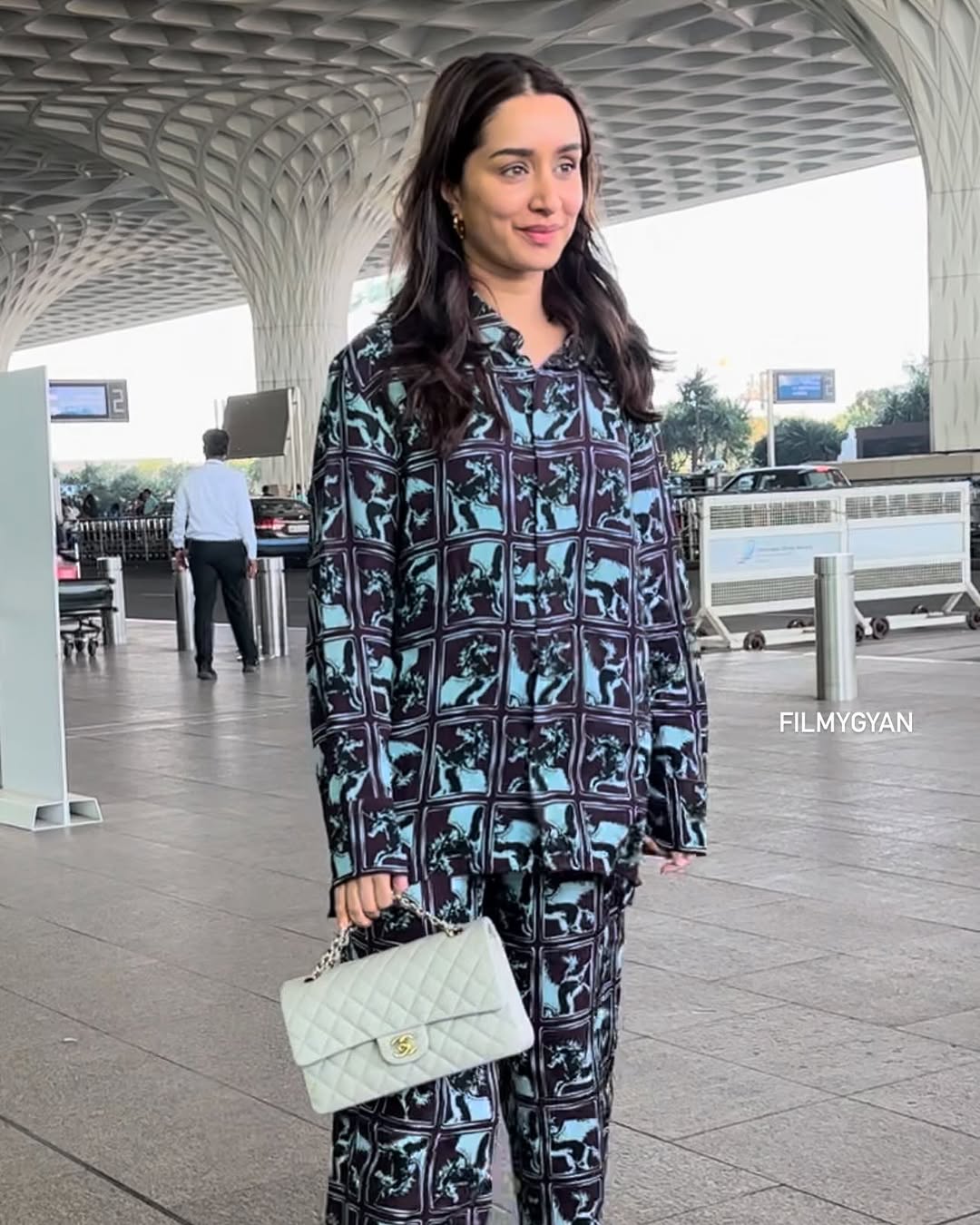 shardhha kapoor's black co-ord set