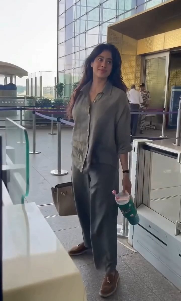 janhvi kapoor solid grey co-ord set