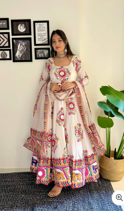 Traditional White Embroidered Anarkali Set – Festive & Wedding Wear